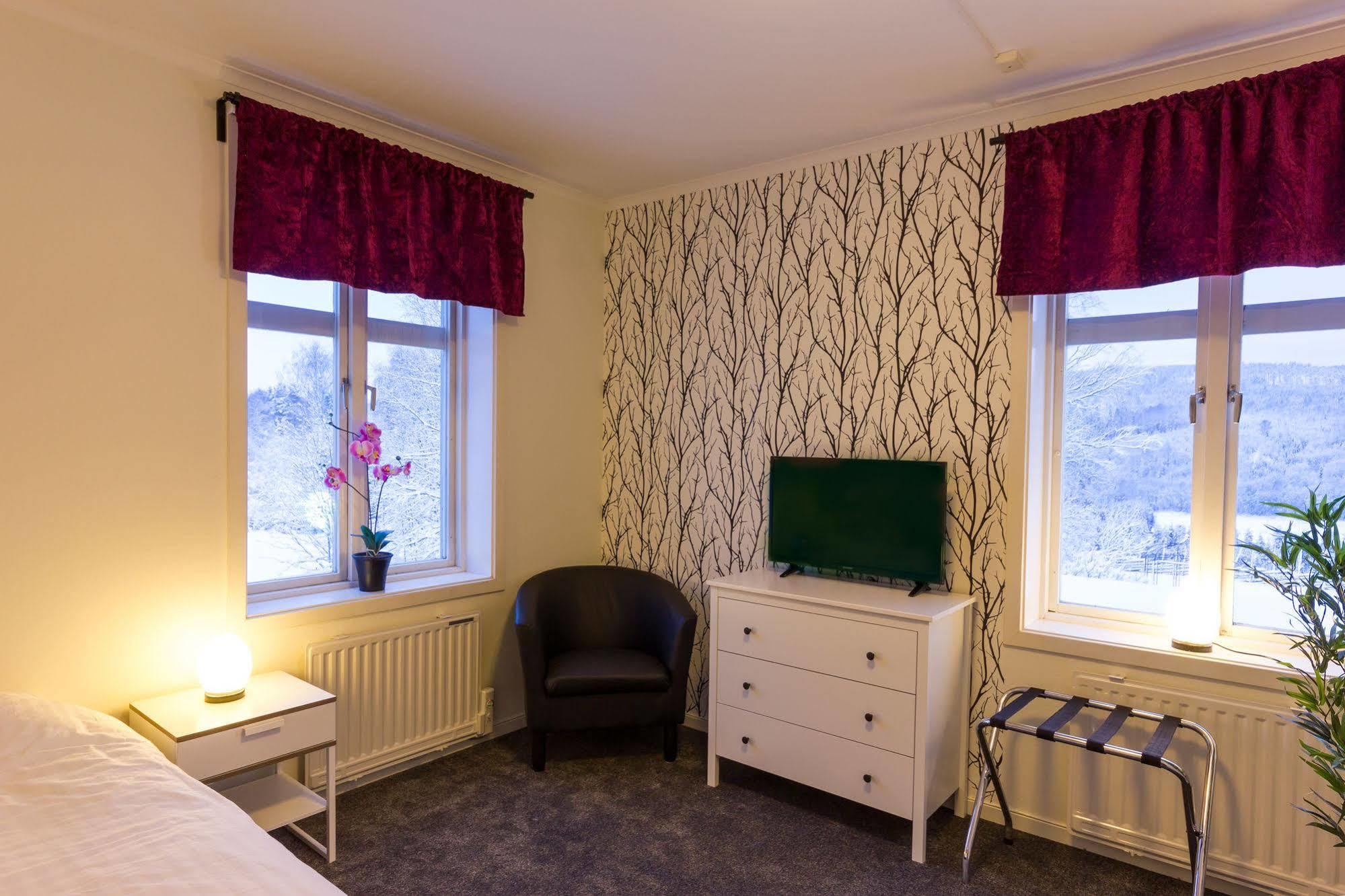 Hotell Restaurang Naemforsen Näsåker Exteriér fotografie